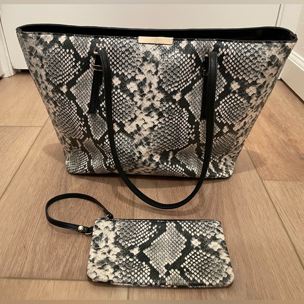 Kelly & Katie Vinna Tote Bag & Wristlet